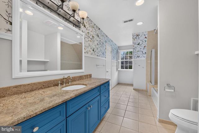 10101 WINDY KNOLL LN, Vienna, VA 22182