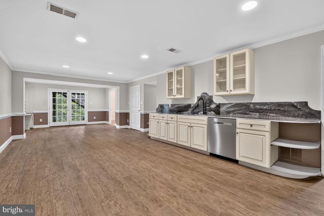 10101 WINDY KNOLL LN, Vienna, VA 22182