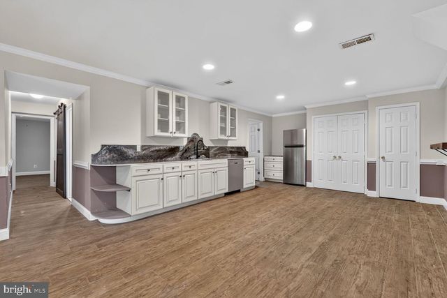 10101 WINDY KNOLL LN, Vienna, VA 22182
