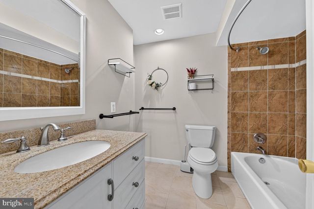 10101 WINDY KNOLL LN, Vienna, VA 22182