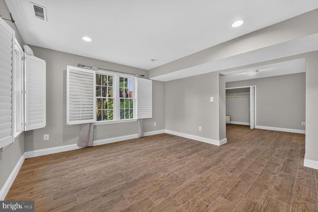 10101 WINDY KNOLL LN, Vienna, VA 22182