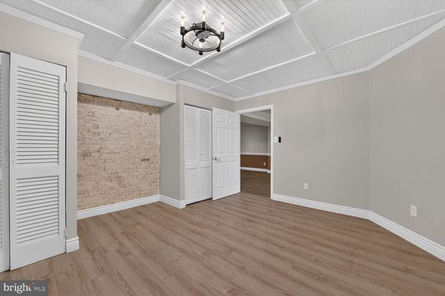 10101 WINDY KNOLL LN, Vienna, VA 22182