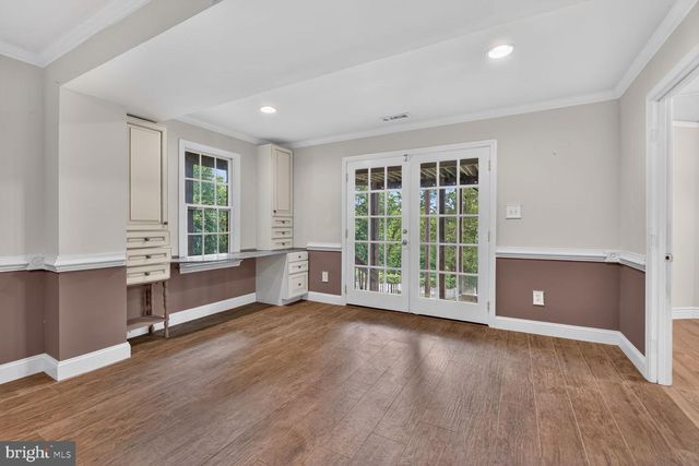10101 WINDY KNOLL LN, Vienna, VA 22182