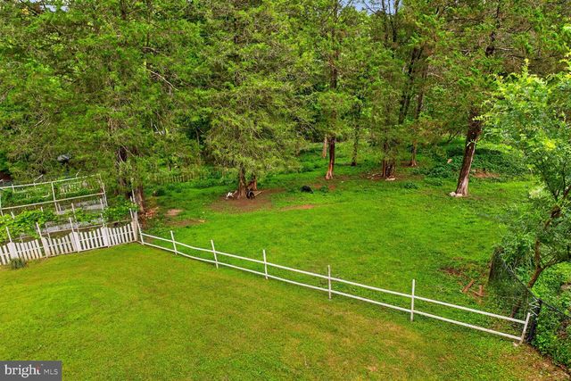 10101 WINDY KNOLL LN, Vienna, VA 22182