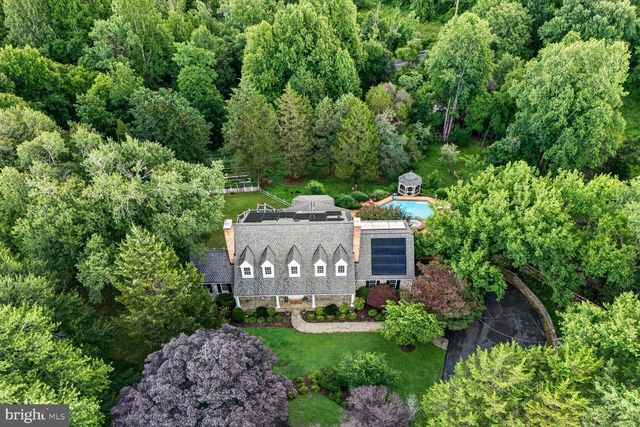 10101 WINDY KNOLL LN, Vienna, VA 22182