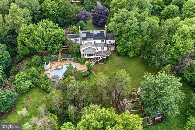 10101 WINDY KNOLL LN, Vienna, VA 22182