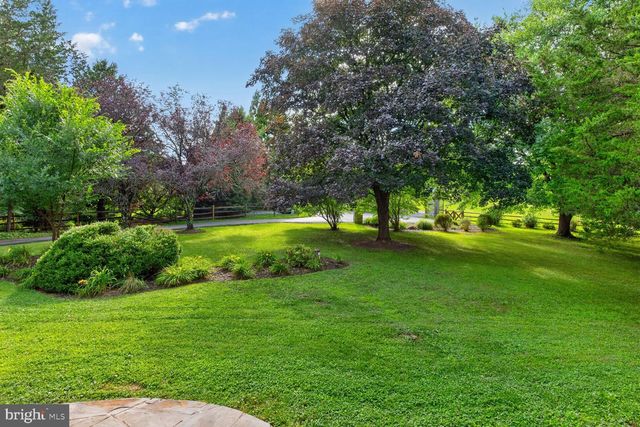 10101 WINDY KNOLL LN, Vienna, VA 22182