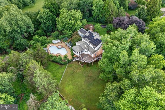 10101 WINDY KNOLL LN, Vienna, VA 22182