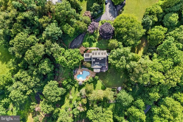 10101 WINDY KNOLL LN, Vienna, VA 22182