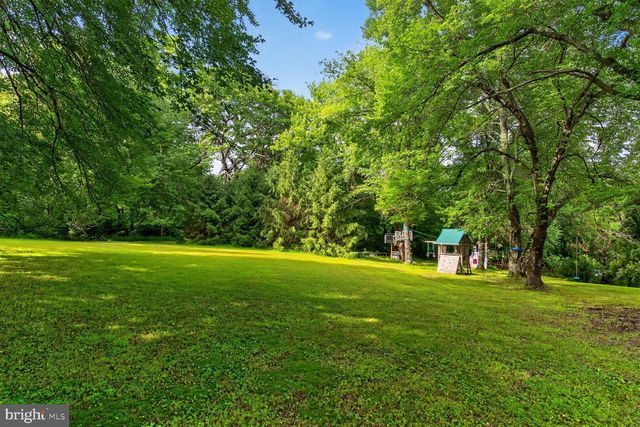 10101 WINDY KNOLL LN, Vienna, VA 22182
