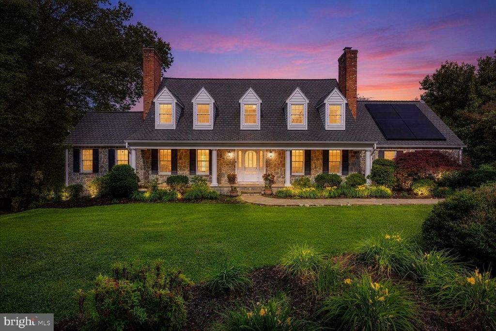 10101 WINDY KNOLL LN, Vienna, VA 22182