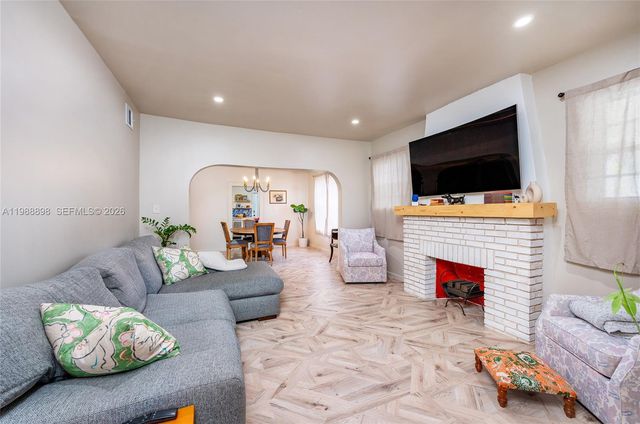 1844 NW 47th St, Miami, FL 33142