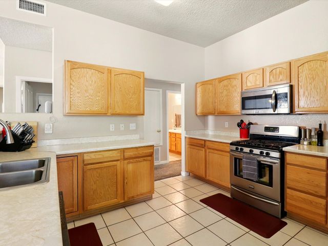 6208 CALLE VIZCAYA NW, Albuquerque, NM 87114