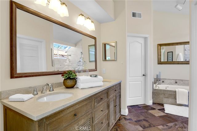 10 Glastonbury, Laguna Niguel, CA 92677