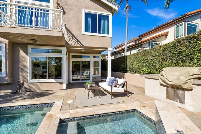 10 Glastonbury, Laguna Niguel, CA 92677