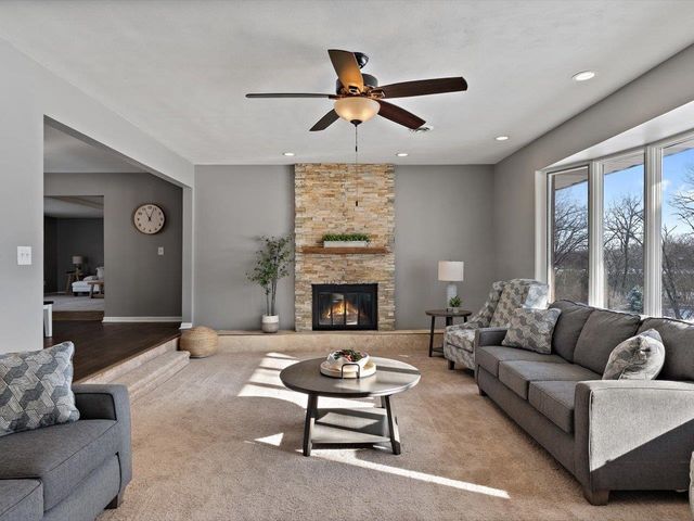 8210 Ridgewood Road, Rock Island, IL 61201