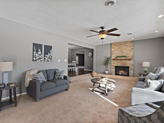 8210 Ridgewood Road, Rock Island, IL 61201