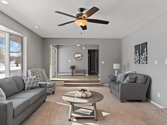 8210 Ridgewood Road, Rock Island, IL 61201