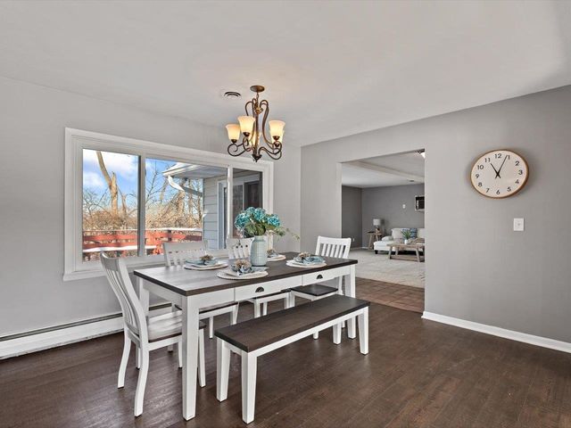 8210 Ridgewood Road, Rock Island, IL 61201