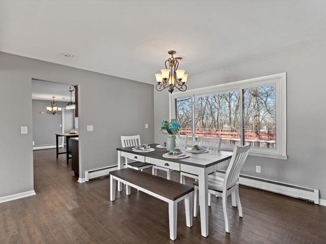 8210 Ridgewood Road, Rock Island, IL 61201