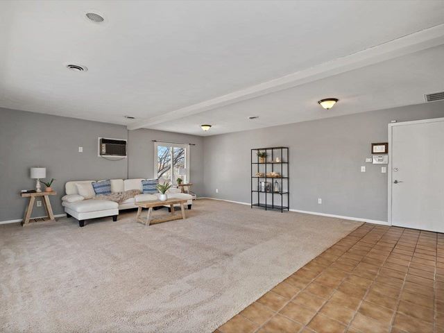 8210 Ridgewood Road, Rock Island, IL 61201