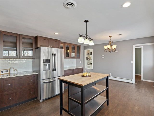 8210 Ridgewood Road, Rock Island, IL 61201