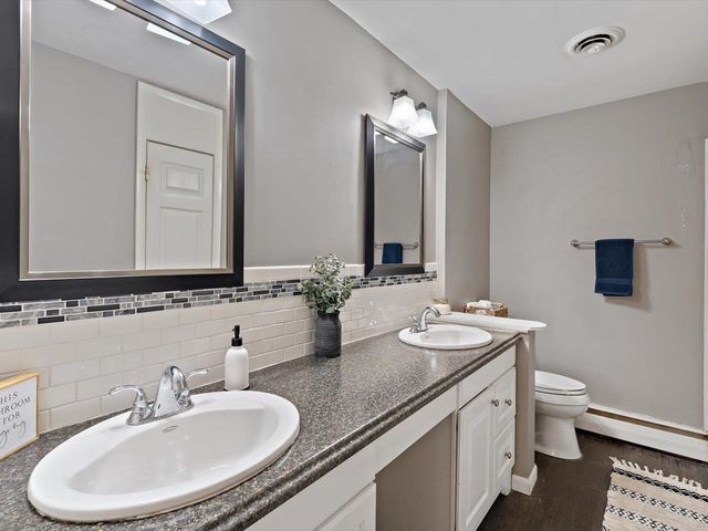 8210 Ridgewood Road, Rock Island, IL 61201