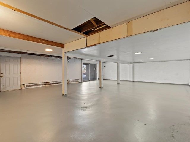 8210 Ridgewood Road, Rock Island, IL 61201