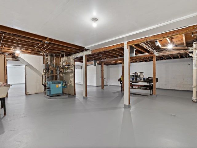 8210 Ridgewood Road, Rock Island, IL 61201