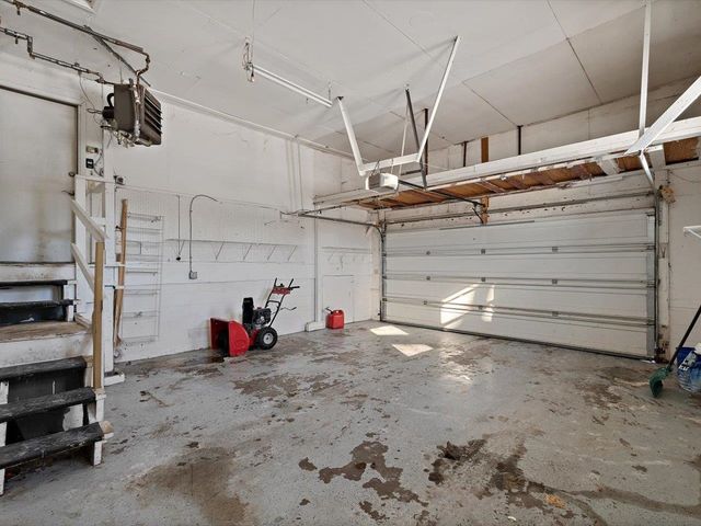 8210 Ridgewood Road, Rock Island, IL 61201