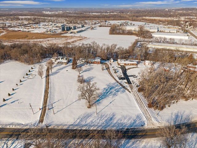 8210 Ridgewood Road, Rock Island, IL 61201