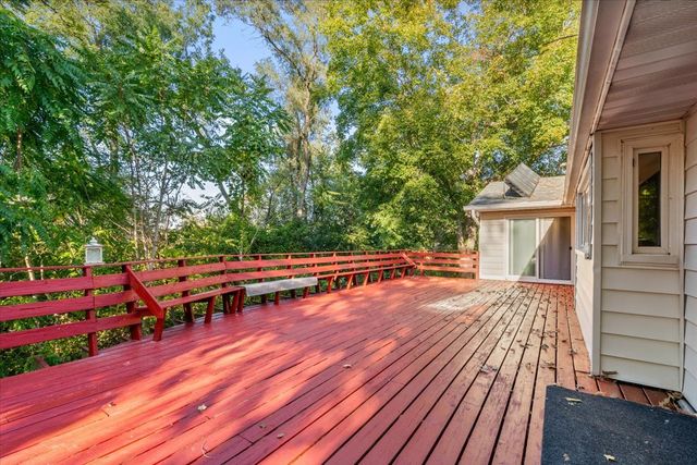 8210 Ridgewood Road, Rock Island, IL 61201