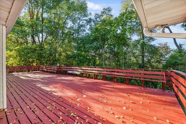 8210 Ridgewood Road, Rock Island, IL 61201