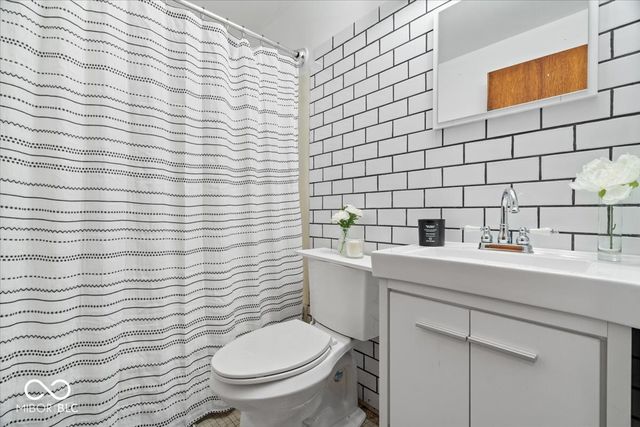 7912 E 71st Street, Indianapolis, IN 46256