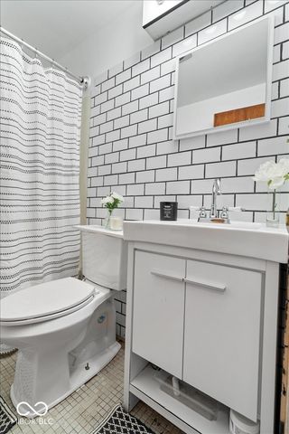 7912 E 71st Street, Indianapolis, IN 46256