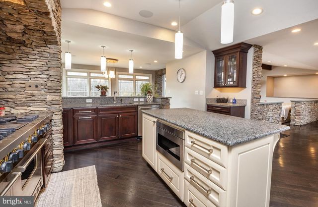 6469 GROVELAND RD, Pipersville, PA 18947