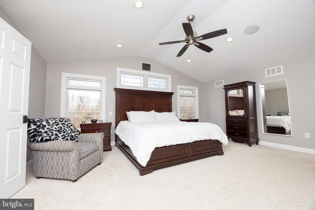 6469 GROVELAND RD, Pipersville, PA 18947