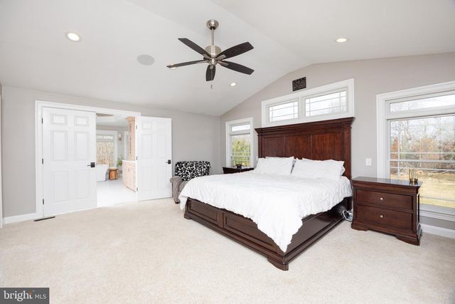 6469 GROVELAND RD, Pipersville, PA 18947