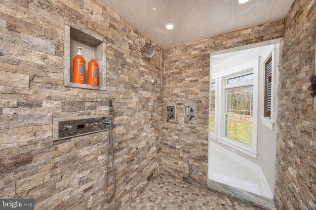 6469 GROVELAND RD, Pipersville, PA 18947