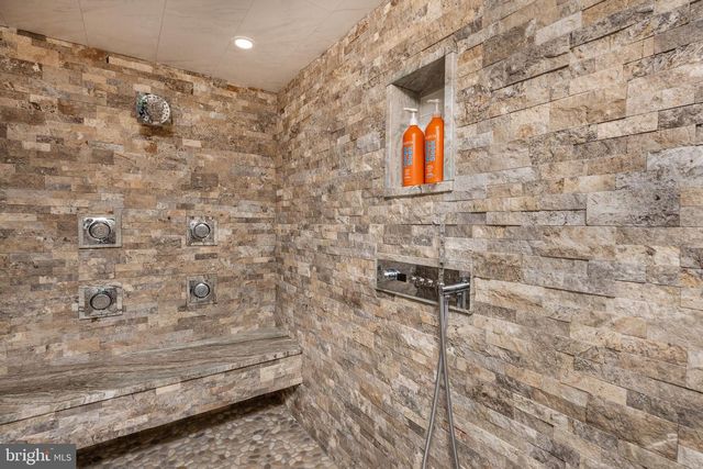 6469 GROVELAND RD, Pipersville, PA 18947