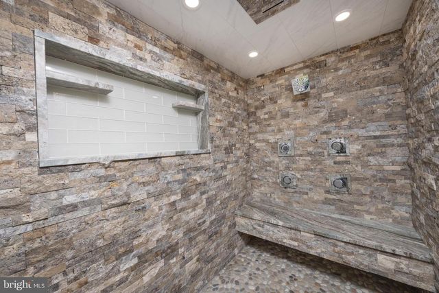 6469 GROVELAND RD, Pipersville, PA 18947