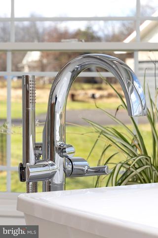 6469 GROVELAND RD, Pipersville, PA 18947