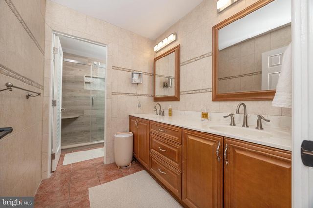 6469 GROVELAND RD, Pipersville, PA 18947