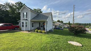 1077 Gunpoint Dr, Clarksville, TN 37042