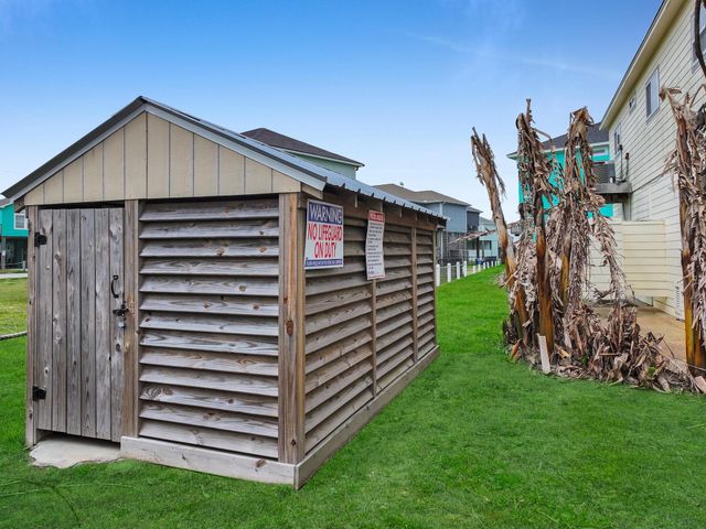 959 Tidelands Drive, Port Bolivar, TX 77650