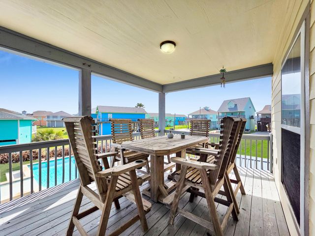 959 Tidelands Drive, Port Bolivar, TX 77650