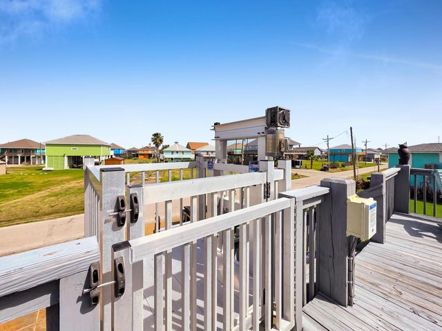 959 Tidelands Drive, Port Bolivar, TX 77650