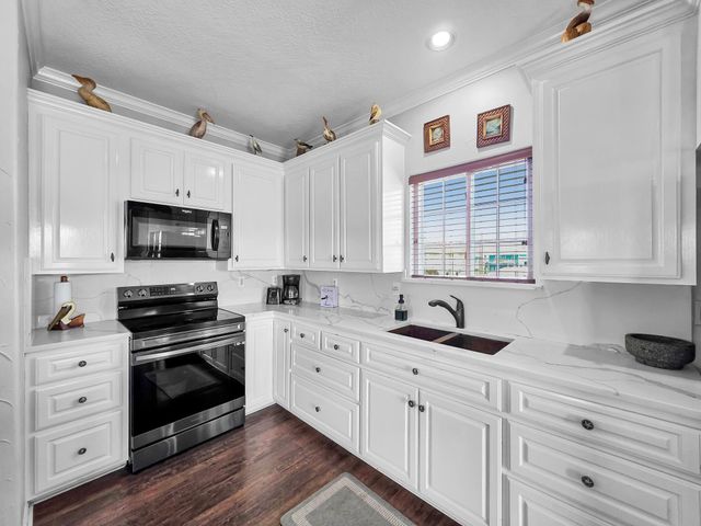 959 Tidelands Drive, Port Bolivar, TX 77650