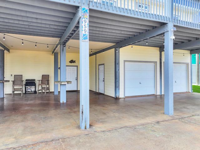 959 Tidelands Drive, Port Bolivar, TX 77650