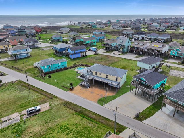 959 Tidelands Drive, Port Bolivar, TX 77650